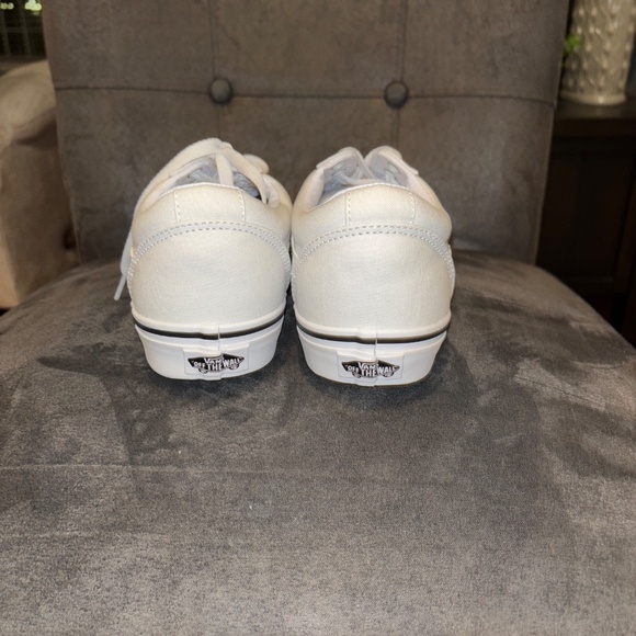 Women’s NWOT White Vans Ward Embroidered Roses Sneakers Size 9 - Picture 5 of 7